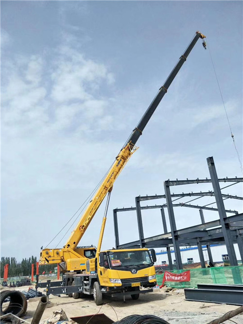 克拉玛依市超高层建筑钢结构吊装案例